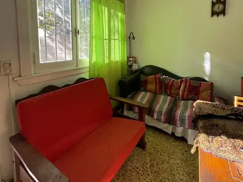 Casa de 3 ambientes con jardín, terraza y cochera