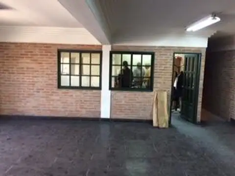 F. Ameghino 200 Depósito de 2 Plantas. Terreno 800m². Sup. Total 1.500m².