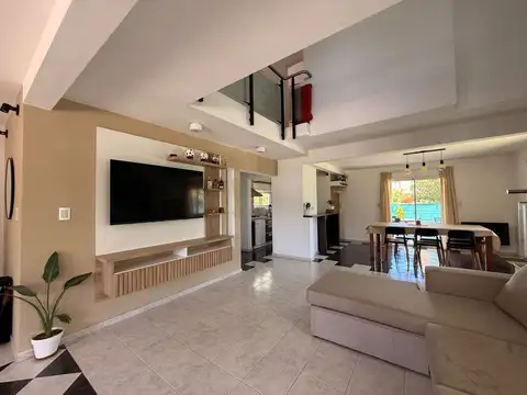 Casa 5 ambientes con 2 baños