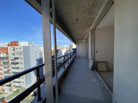 Franklin Roosevelt al 3100, entre Av. Dr. R. Balbín y Zapiola