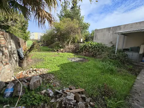 Casa 4 amb. con Amplio Fondo Libre. S/Lote de 487m². Villa Atlántida, Lanús Oeste