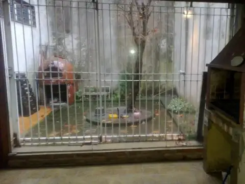 Depto Tipo Casa en Venta en Chacarita, USD 195.000