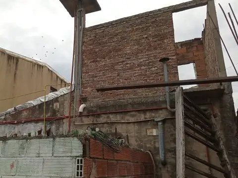 CASA CON 2 DEPARTAMENTOS EN VENTA EN MERLO MATERA