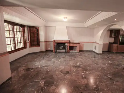 Casa 6 ambientes con 4 baños