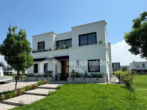VENTA CASA A ESTRENAR EN LOS CARPINCHOS NORDELTA, TIGRE. 6 DORMITORIOS Y 5 BAÑOS. JARDÍN Y PISCINA!