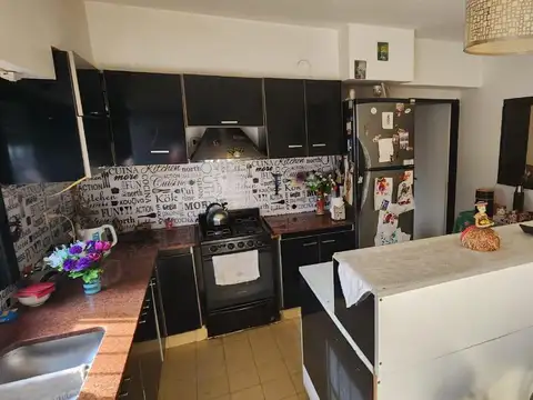 Casa 4 Ambientes c/ Local y Garaje - San Justo