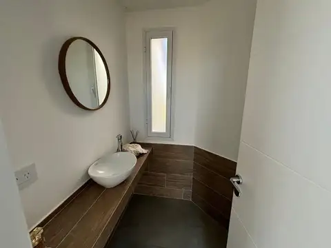 Casa en Alquiler con 1 cochera