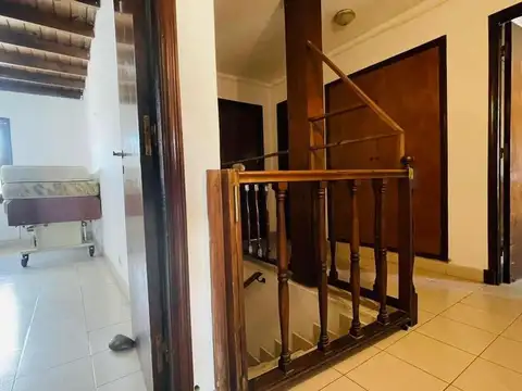 CHALET 6 AMBIENTES EN LA PERLA