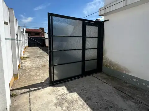 ALQUILER DE GALPON EN LOMAS DEL MIRADOR 100M2