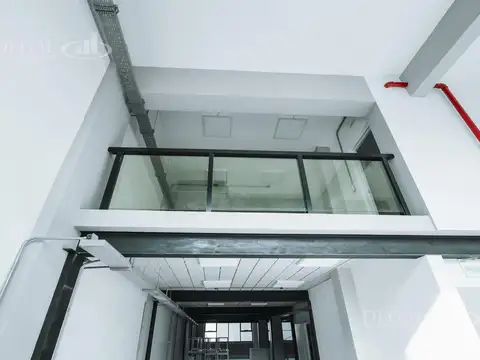 Oficina en Alquiler con 10 cocheras