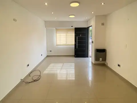 Depto Tipo Casa 4 ambientes con 2 baños