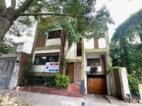 VENTA CASA C/ COCHERA 2 AUTOS BELGRANO R PERMUTAS