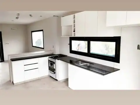 Casa en Venta en Pilar del Este - Santa Elena, USD 240.000