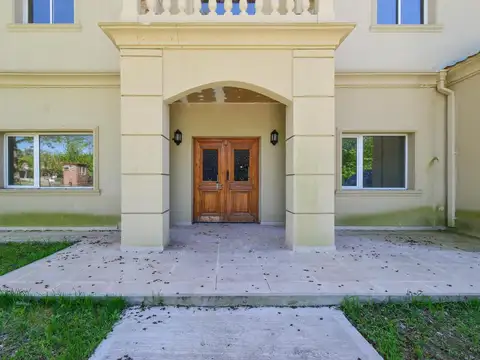 Casa 6 ambientes con 5 baños