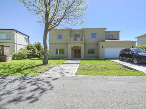 VENTA CASA 7 AMBIENTES NUEVA EN BARRIO LOS JAZMINES