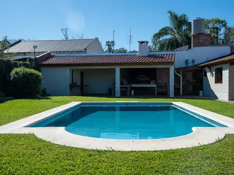 VENTA CASA 4 AMB. PILETA COCH./PARRILA APTA CRED.