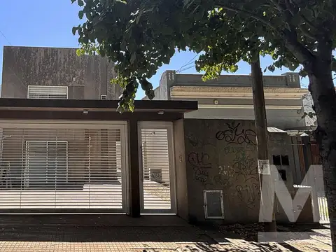 CASA EN VENTA LA PLATA
