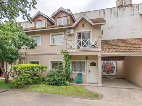 TRIPLEX EN VENTA EN ADROGUE CON COCHERA