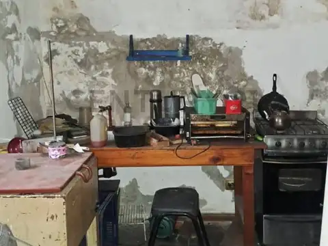 Casa 5 ambientes con 1 baño