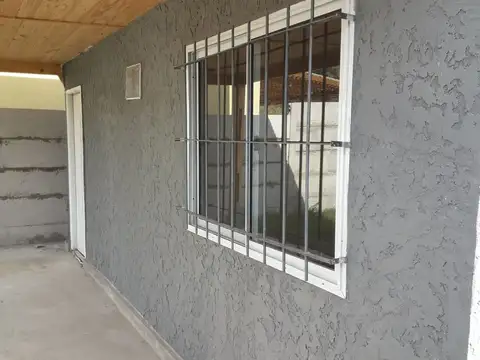 Casa 2 ambientes con 1 baño
