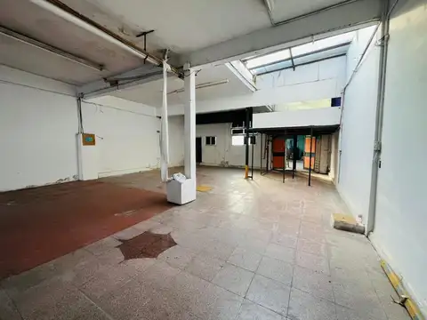 Avenida Tomás Flores y 188 1800