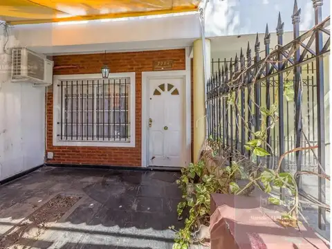 Depto Tipo Casa en Venta en Villa Luzuriaga, USD 95.000