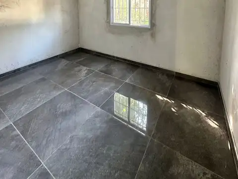 Vendo Casa a estrenar, amplio terreno. B Azopardo