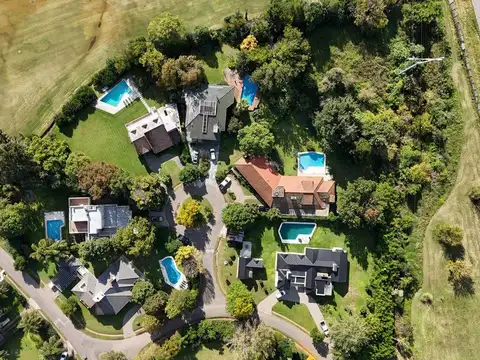 Casa 10 ambientes con 5 baños