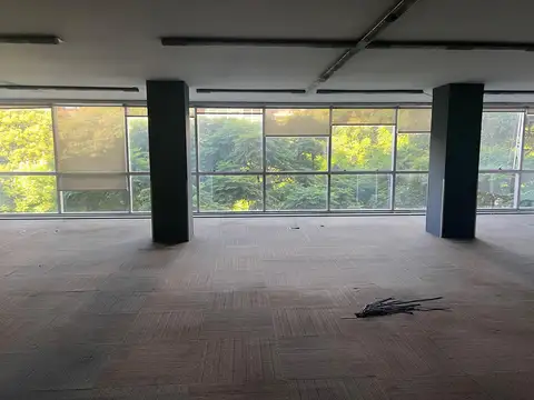 Oficinas planta libre sobre 9 de Julio con cocheras