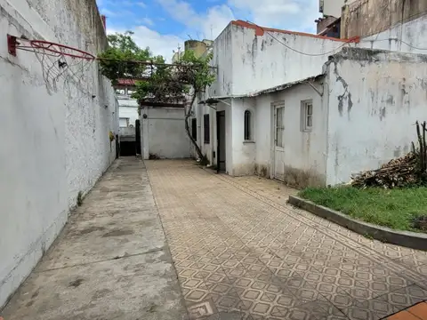 Casa  terreno propio 8,66 x 24,65 mts  3 Ambientes Gran Patio Quincho Parrilla