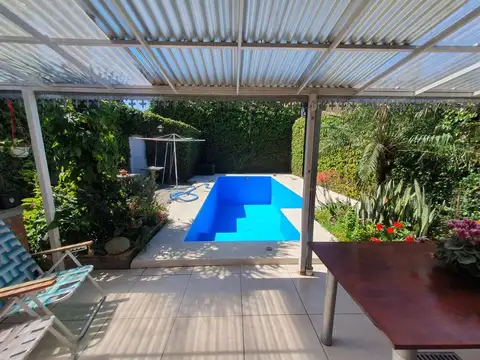 CASA 4 AMB EN GARIN CENTRO CON PILETA