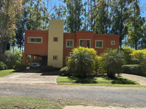 Casa Amoblada de 4 Dormitorios + Auto en Puerto Paraiso Barrio Cerrado
