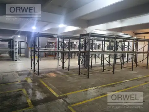 Excelente Deposito con Oficinas - Entrada Camiones - Montacarga  - 3 Plantas