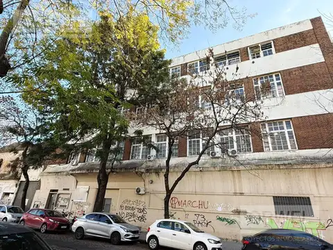 Excelente Deposito con Oficinas - Entrada Camiones - Montacarga  - 3 Plantas