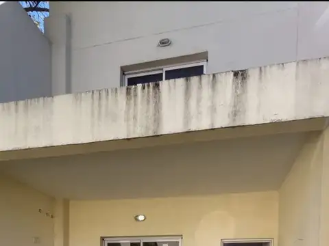 Depto Tipo Casa 4 ambientes con 2 baños