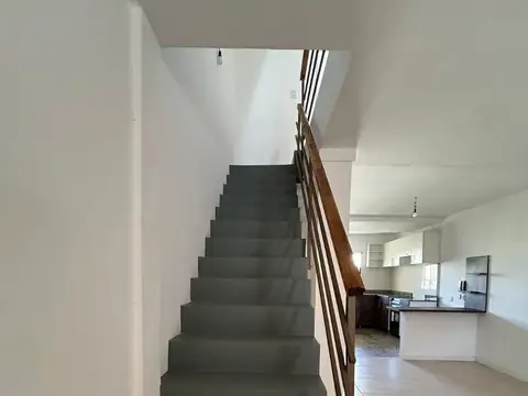 Depto Tipo Casa en Venta 8 años