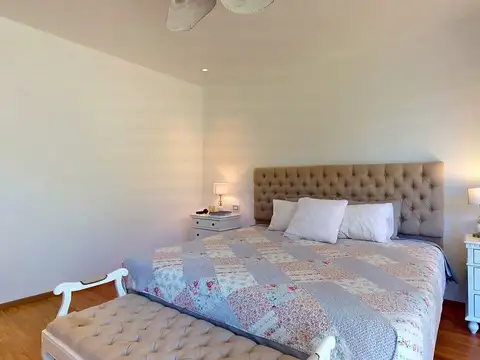 Casa 9 ambientes con 4 baños