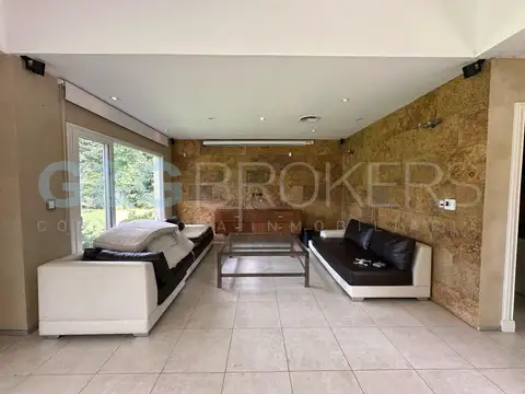 Au Acceso Oeste Km 42, Moreno