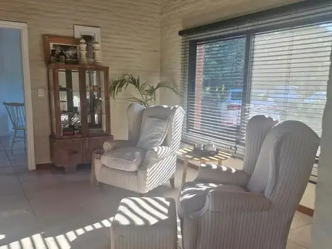 Casa 5 ambientes con 3 baños