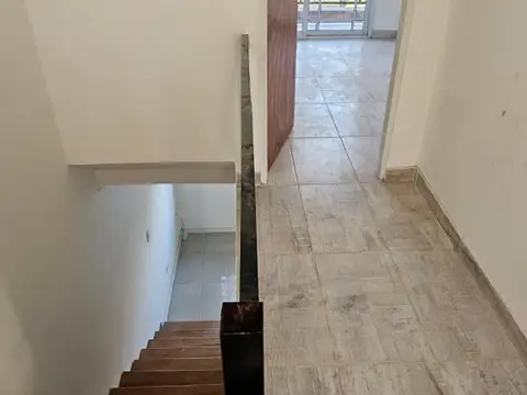 Depto Tipo Casa en Venta con 1 cocheras