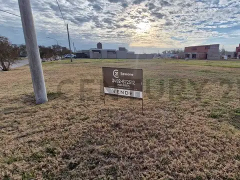 Amplio terreno en esquina