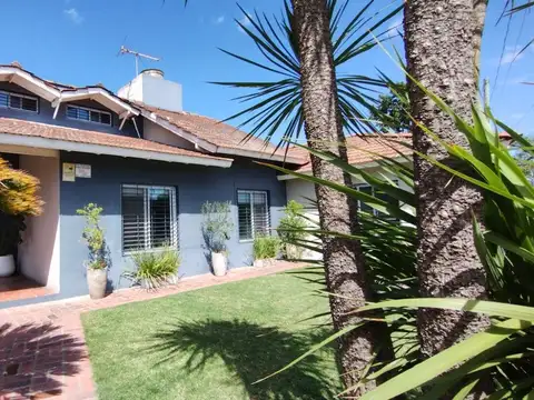 VENTA CASA 3 AMB. C/PATIO GARAGE/QUINCHO