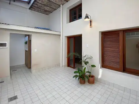 Venta - Departamento PH de dos dormitorios y patio cubierto en Centro, Rosario