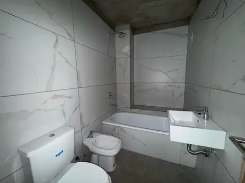 Departamento en alquiler sobre Av. Mitre