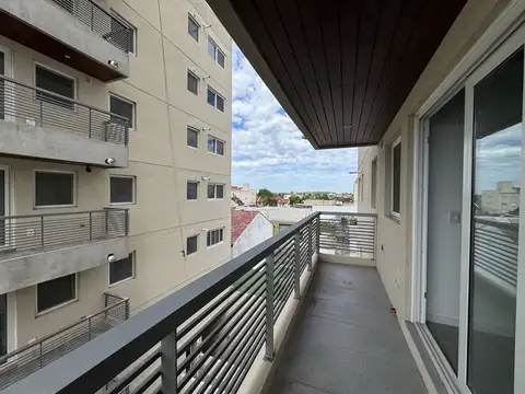 Departamento en alquiler sobre Av. Mitre