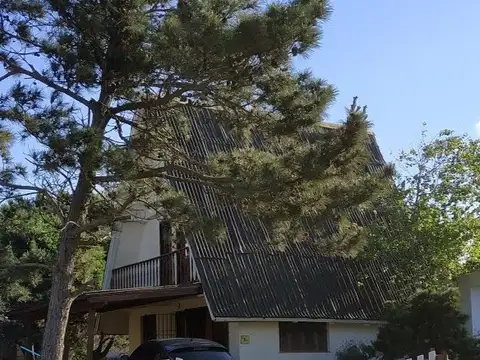 Casa Alpina 1/2 cuadra del Mar en gran terreno