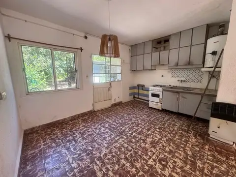 Casa 4 ambientes con 1 baño