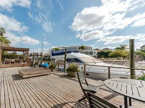 Estupenda casa en venta con amarra en el Boating Club, Beccar, San Isidro.