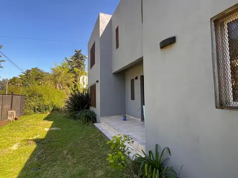 IDEAL VIVIENDA PERMANENTE -Casa en venta en Barrio El Cazador