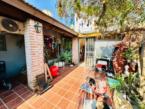 Depto Tipo Casa en Venta en Villa Adelina, USD 114.000